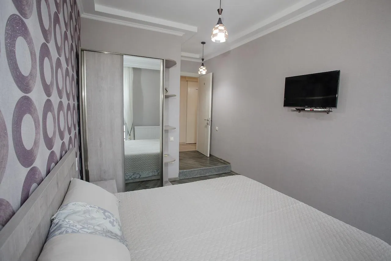 5 Rooms Batumi Inn